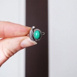 Green Turquoise Oval Stone Silver Ring - accent ring - size 4-4.5